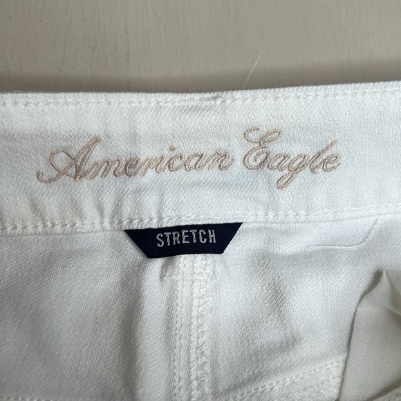 NWOT - American Eagle White Denim Shorts - Size 6 - Picture 3 of 5